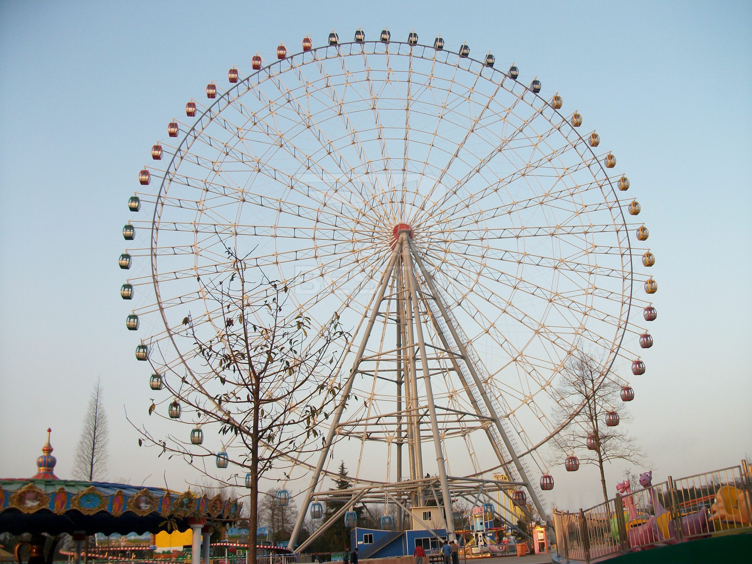 Ensuring Safety and Reliability When Setting Up a Ferris Wheel Ride